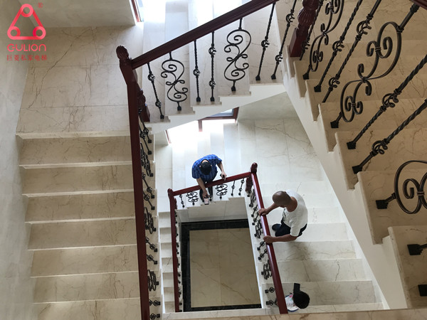 別墅內(nèi)已安裝一部家用電梯，樓梯是否就不需要了？