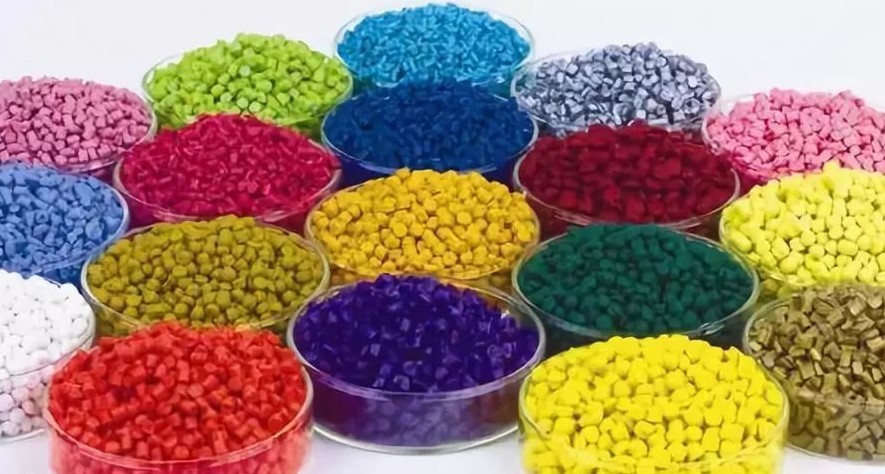 “變頻技術(shù)是如何應(yīng)用在中國塑料制品行業(yè)的節(jié)能改造中的？”